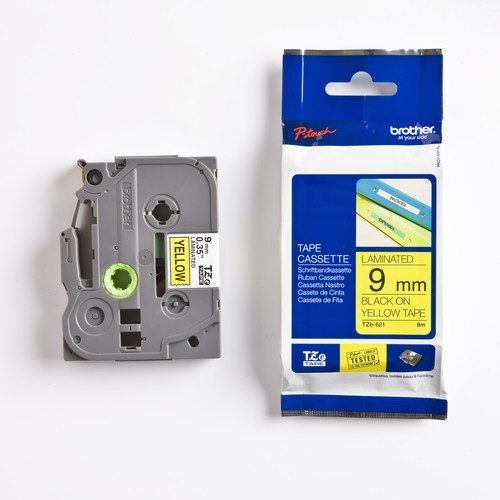 Плёнка для наклеек Brother TZE-621 чёрный шрифт на жёлтой основе, 9мм*8м